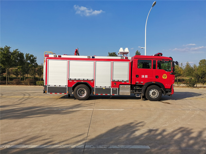 重汽A類泡沫主戰消防車