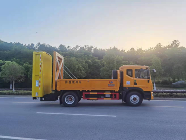 東風多利卡D9防撞緩沖車