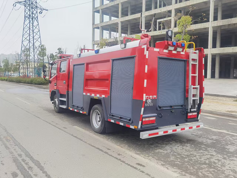 東風多利卡5噸水罐消防車(150馬力)
